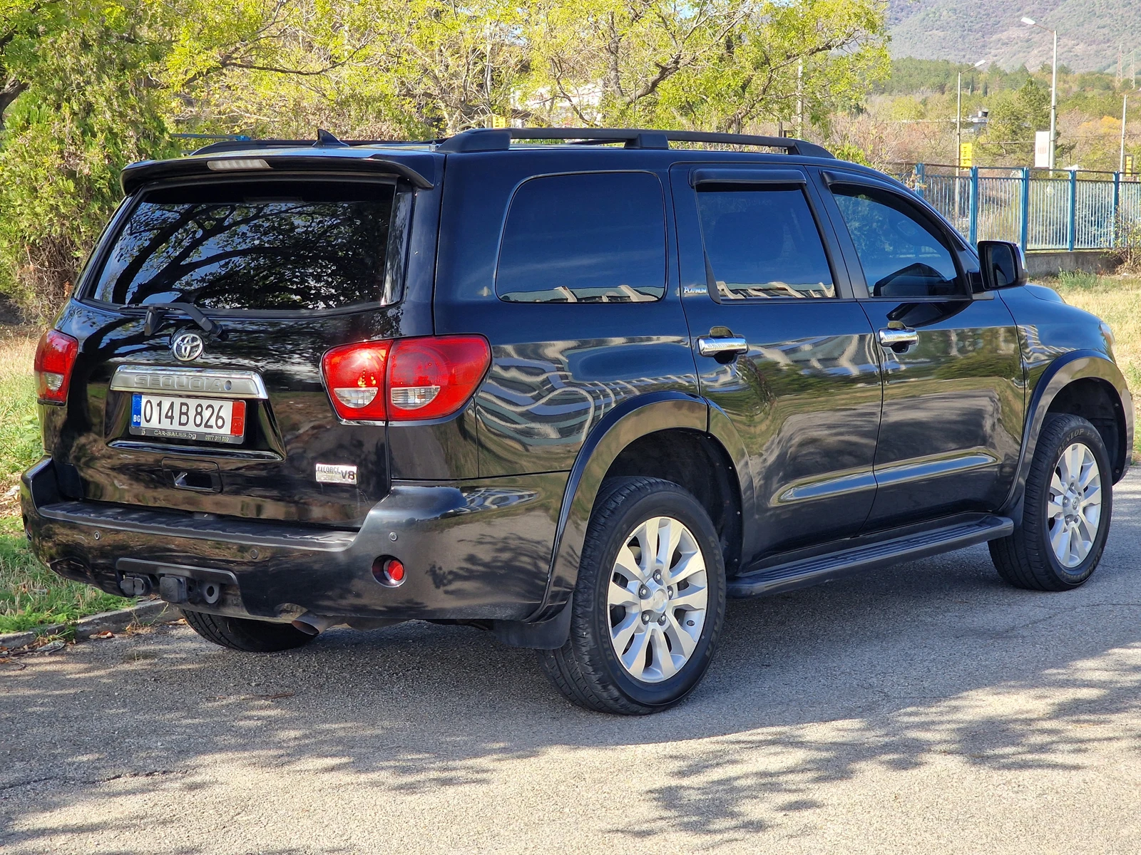 Toyota Sequoia 5.7 V8 Platinum - изображение 8