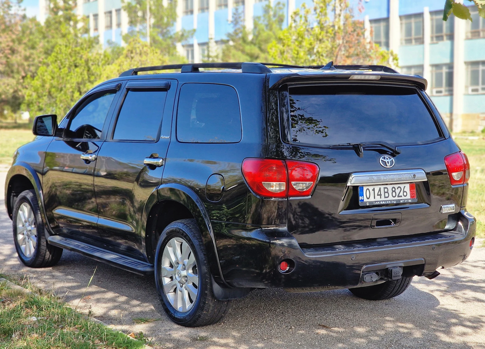 Toyota Sequoia 5.7 V8 Platinum - изображение 6