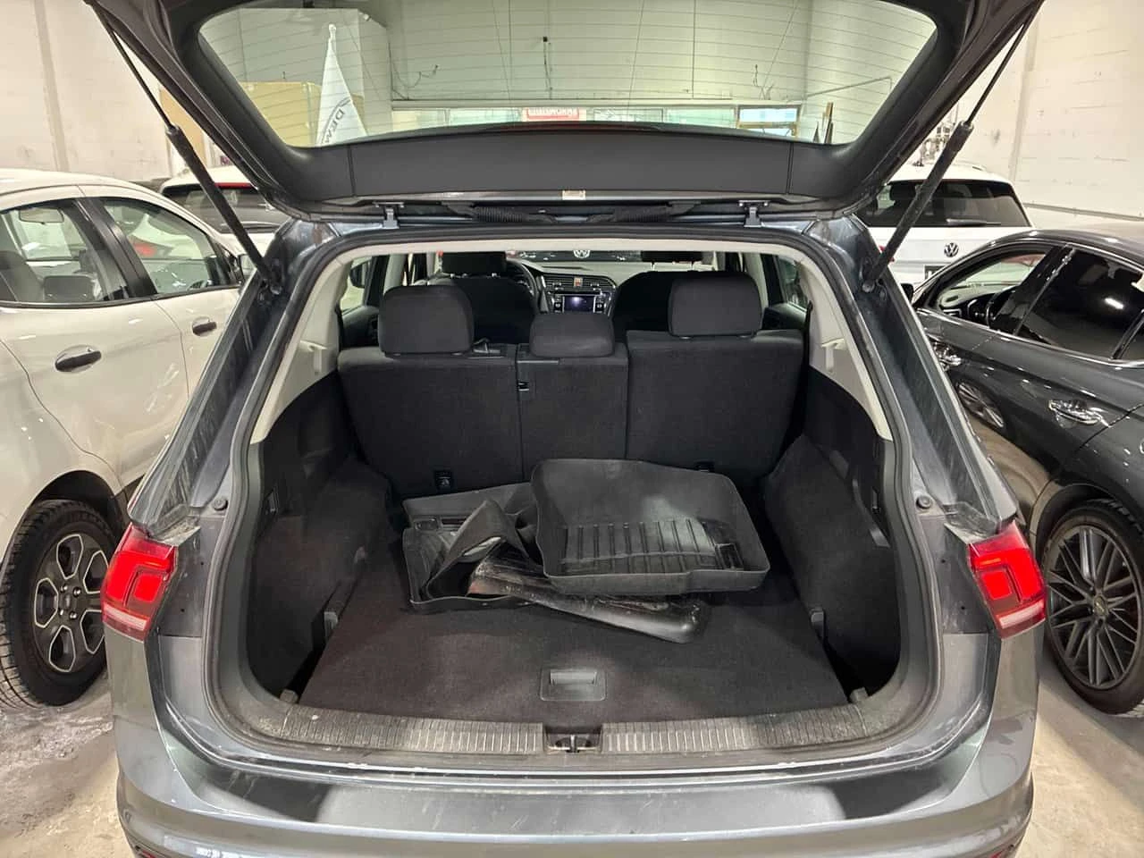 VW Tiguan * Trendline * CARFAX * , снимка 7 - Автомобили и джипове - 53924222