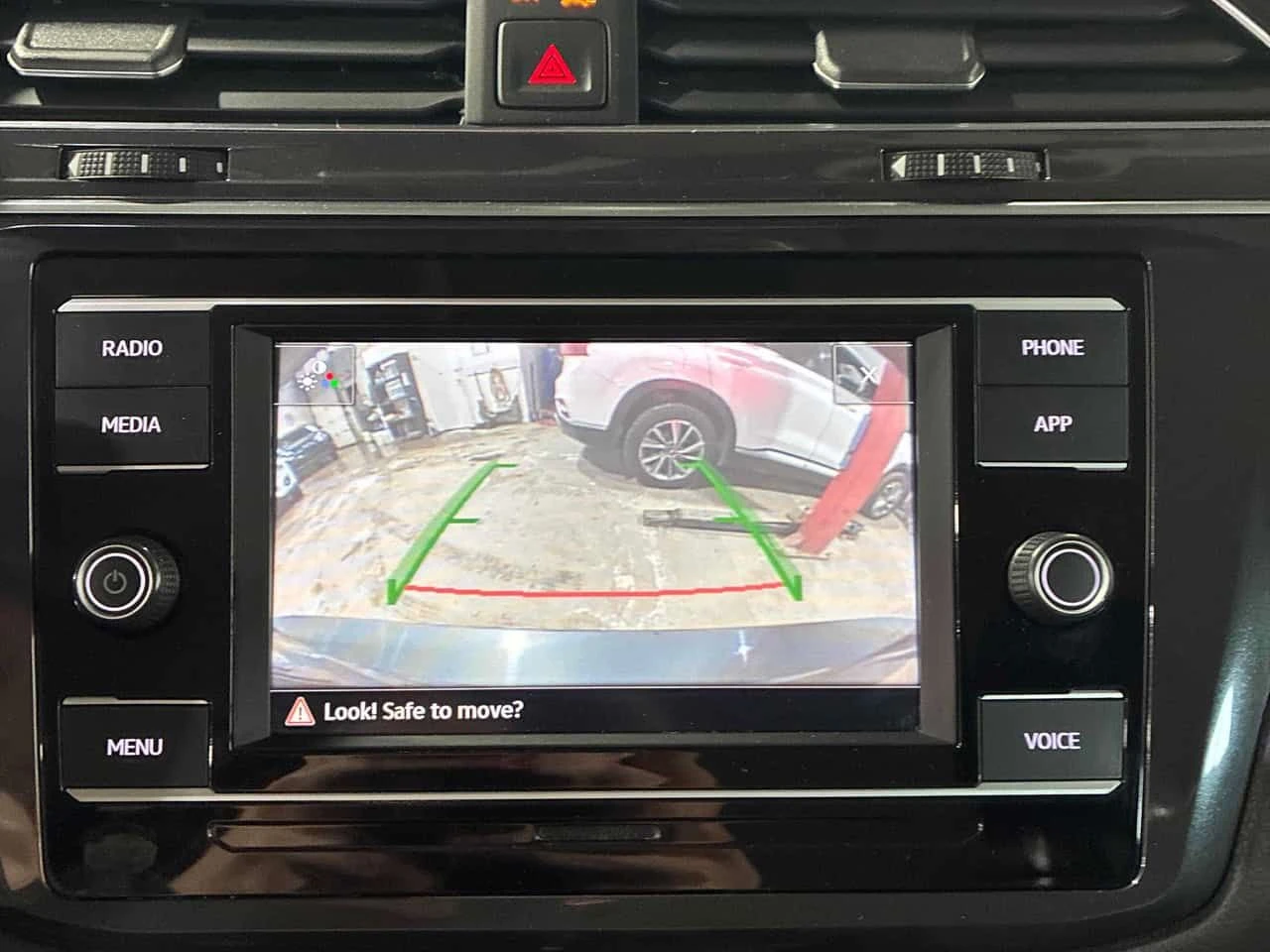 VW Tiguan * Trendline * CARFAX * , снимка 17 - Автомобили и джипове - 53924222