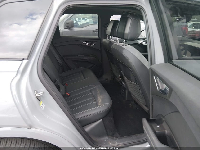 Audi Q4 E-Tron Premium 55 Quattro, снимка 8 - Автомобили и джипове - 54770088