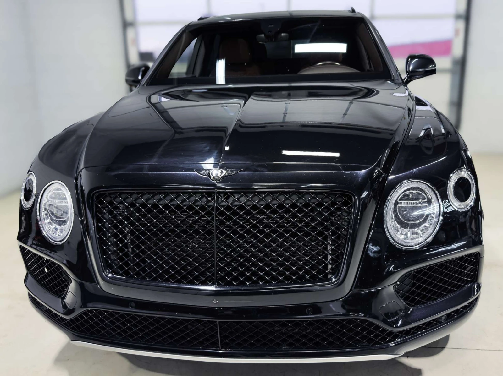 Bentley Bentayga W12 /4x4 / ПАНОРАМА / МАСАЖ / ЦЕНА ДО БГ, снимка 3 - Автомобили и джипове - 54992471