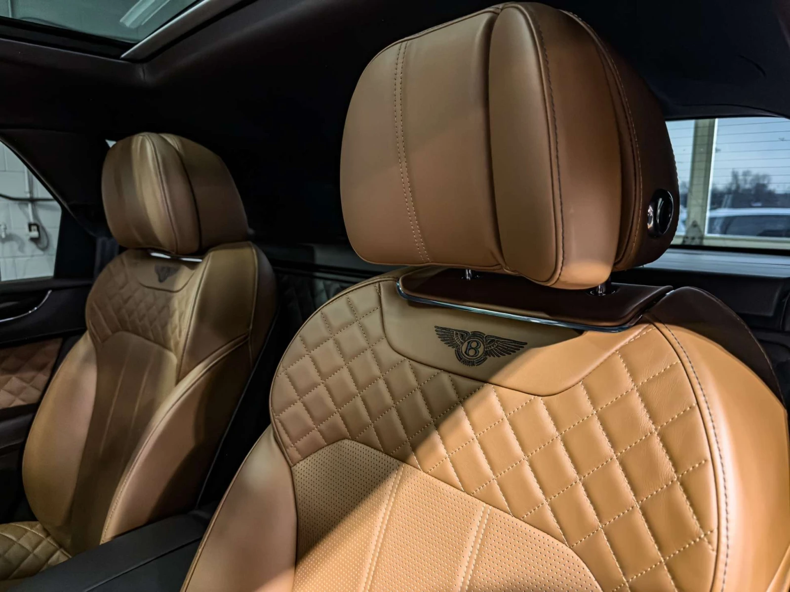 Bentley Bentayga W12 /4x4 / ПАНОРАМА / МАСАЖ / ЦЕНА ДО БГ, снимка 13 - Автомобили и джипове - 54992471