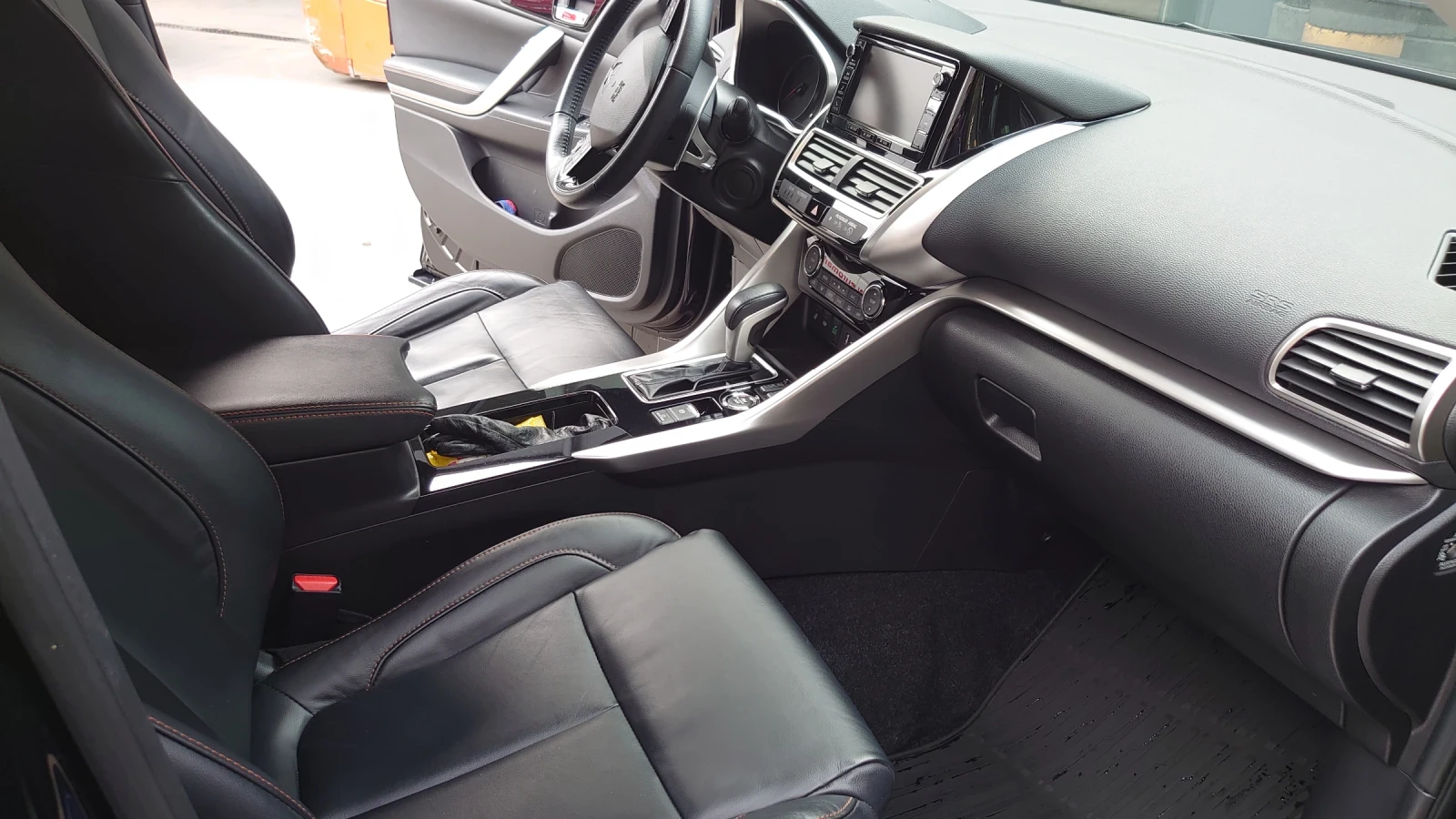 Mitsubishi Eclipse Cross INSTYLE, снимка 10 - Автомобили и джипове - 56230458