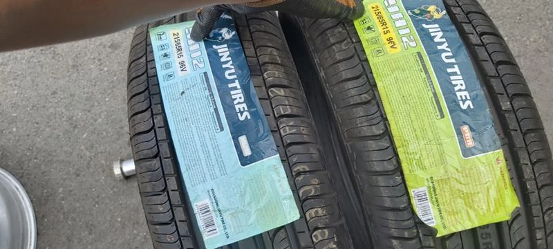 Гуми Летни 215/65R15, снимка 1 - Гуми и джанти - 29857891