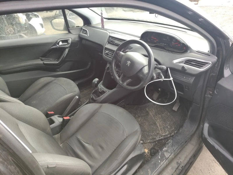 Peugeot 208 1.4 hdi, снимка 6 - Автомобили и джипове - 39858194