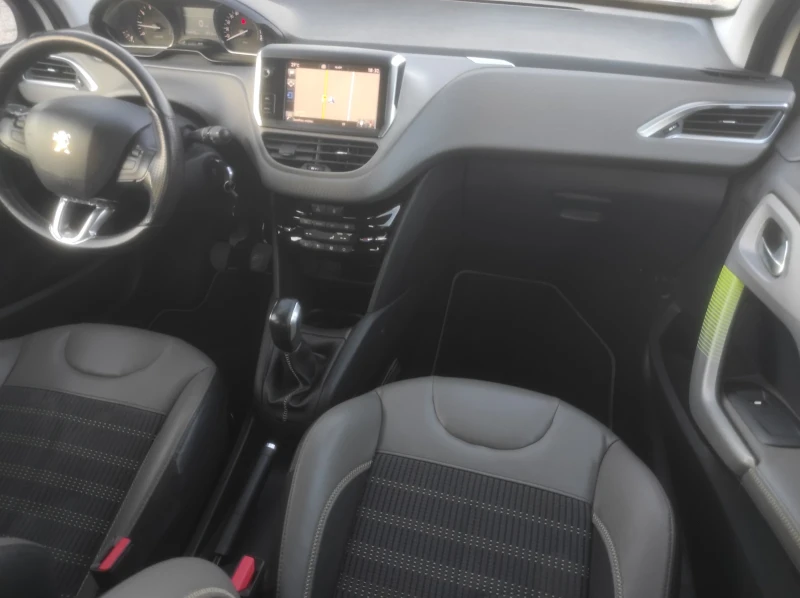 Peugeot 208 1.2 PureTech Allure, снимка 11 - Автомобили и джипове - 47388522