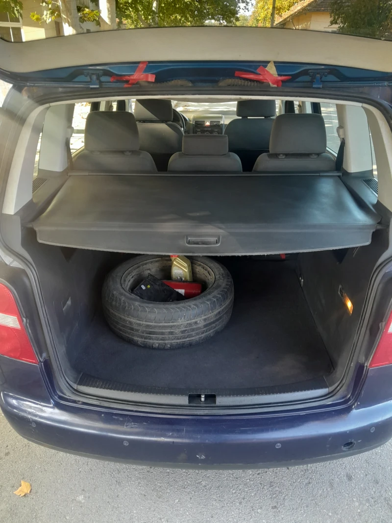 VW Touran, снимка 6 - Автомобили и джипове - 52155284