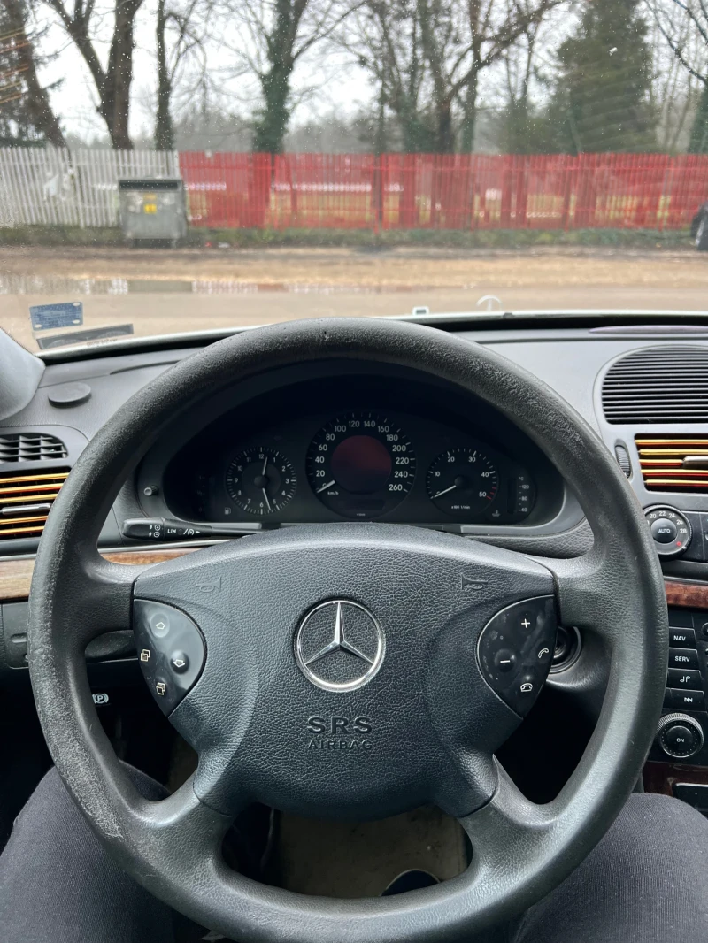 Mercedes-Benz E 200, снимка 9 - Автомобили и джипове - 52690436