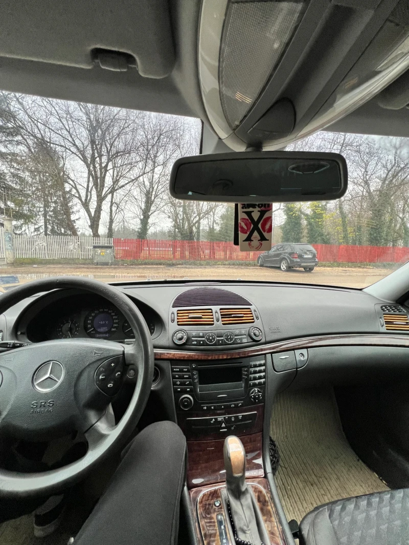 Mercedes-Benz E 200, снимка 7 - Автомобили и джипове - 52690436