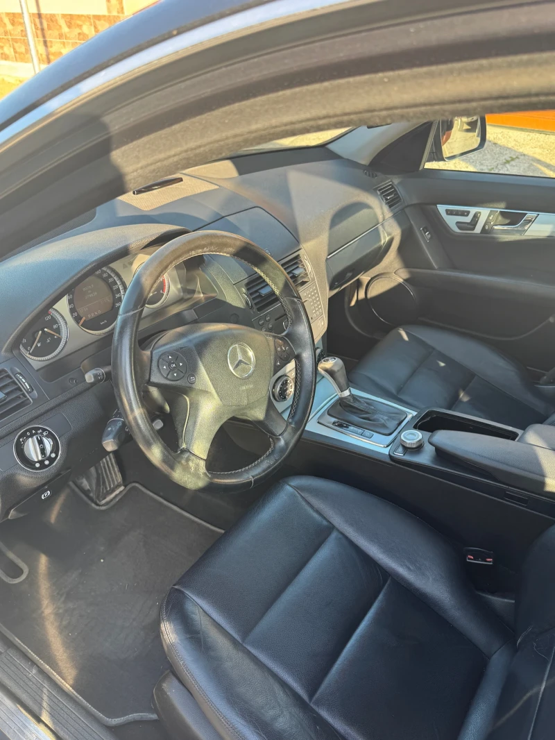 Mercedes-Benz C 320, снимка 8 - Автомобили и джипове - 52804308