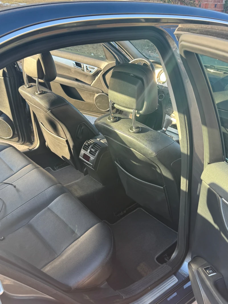 Mercedes-Benz C 320, снимка 10 - Автомобили и джипове - 52804308