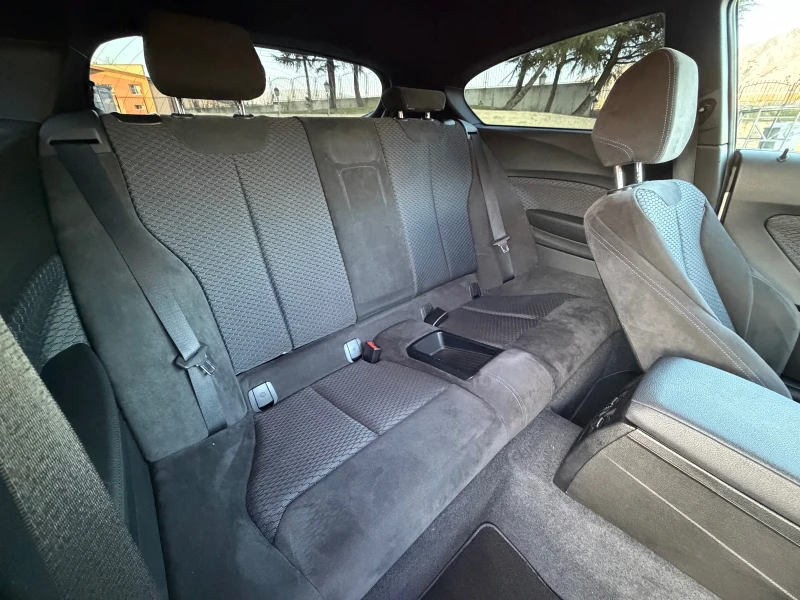 BMW 118 2.0D 2xM-Pack/Harmon-Kardon/Keyless, снимка 11 - Автомобили и джипове - 52818123