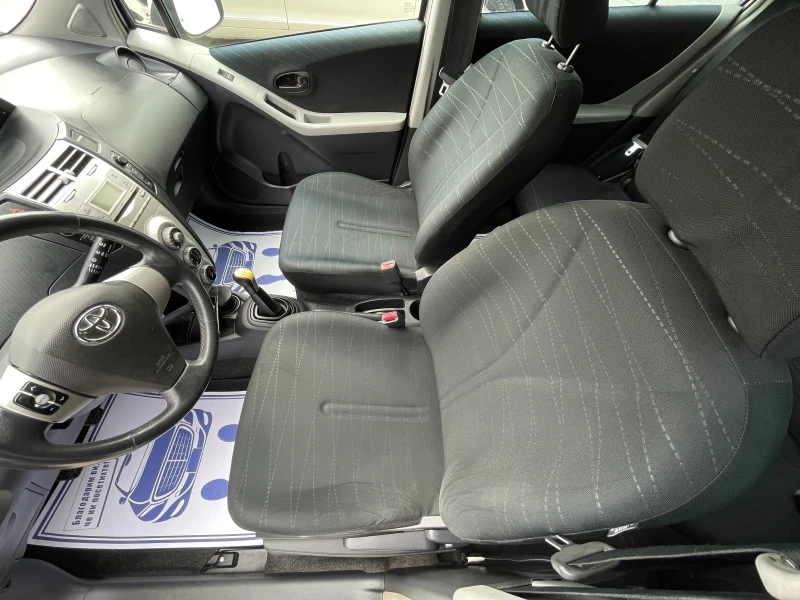 Toyota Yaris 1.3 VVT-i, снимка 12 - Автомобили и джипове - 52885084