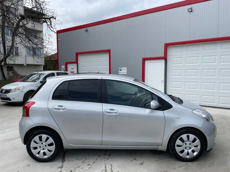 Toyota Yaris 1.3 VVT-i, снимка 7 - Автомобили и джипове - 52885084