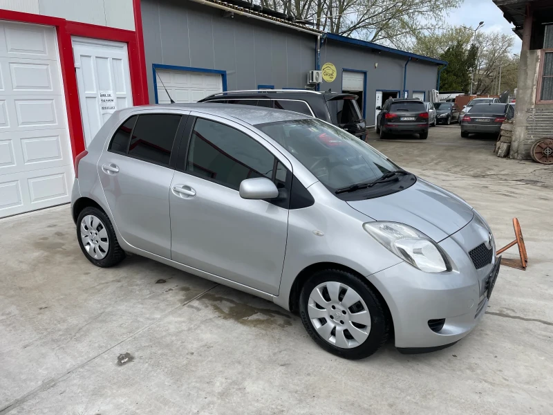 Toyota Yaris 1.3 VVT-i, снимка 8 - Автомобили и джипове - 52885084