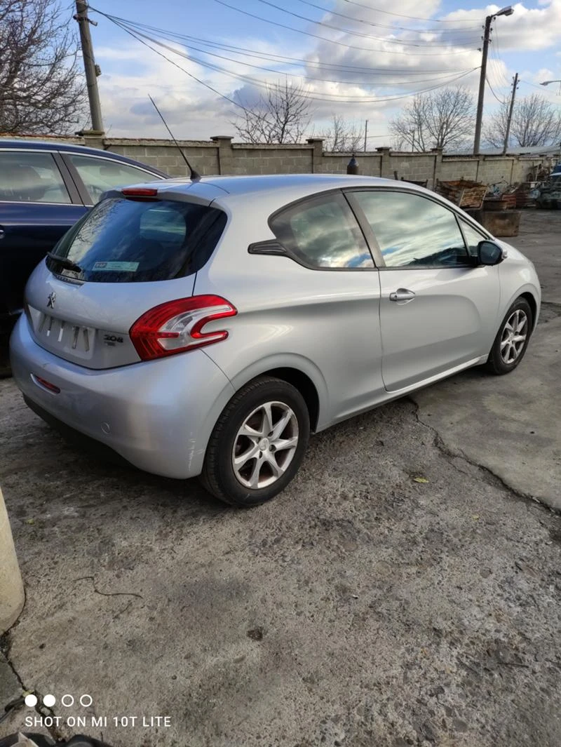 Peugeot 208 1.4 hdi, снимка 11 - Автомобили и джипове - 39858194