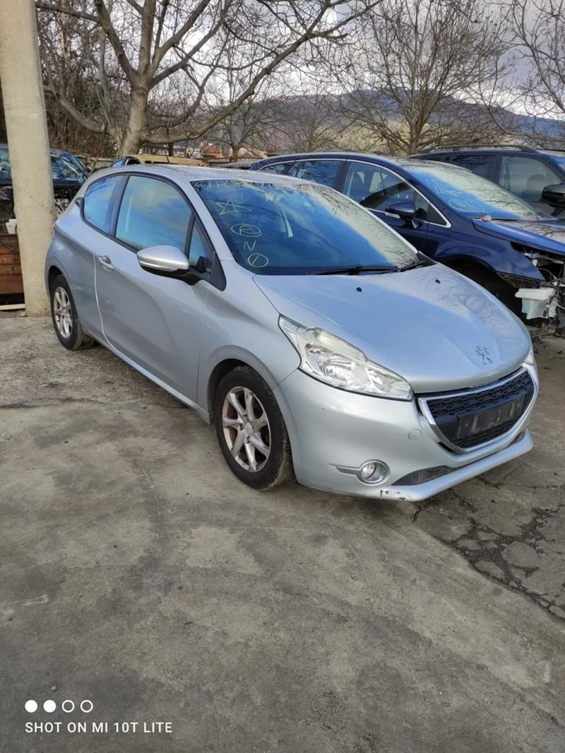 Peugeot 208 1.4 hdi, снимка 12 - Автомобили и джипове - 39858194