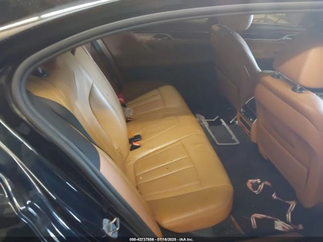 BMW 740 MPACK* PANO* AMBIENT* HARMAN, снимка 12 - Автомобили и джипове - 52661989