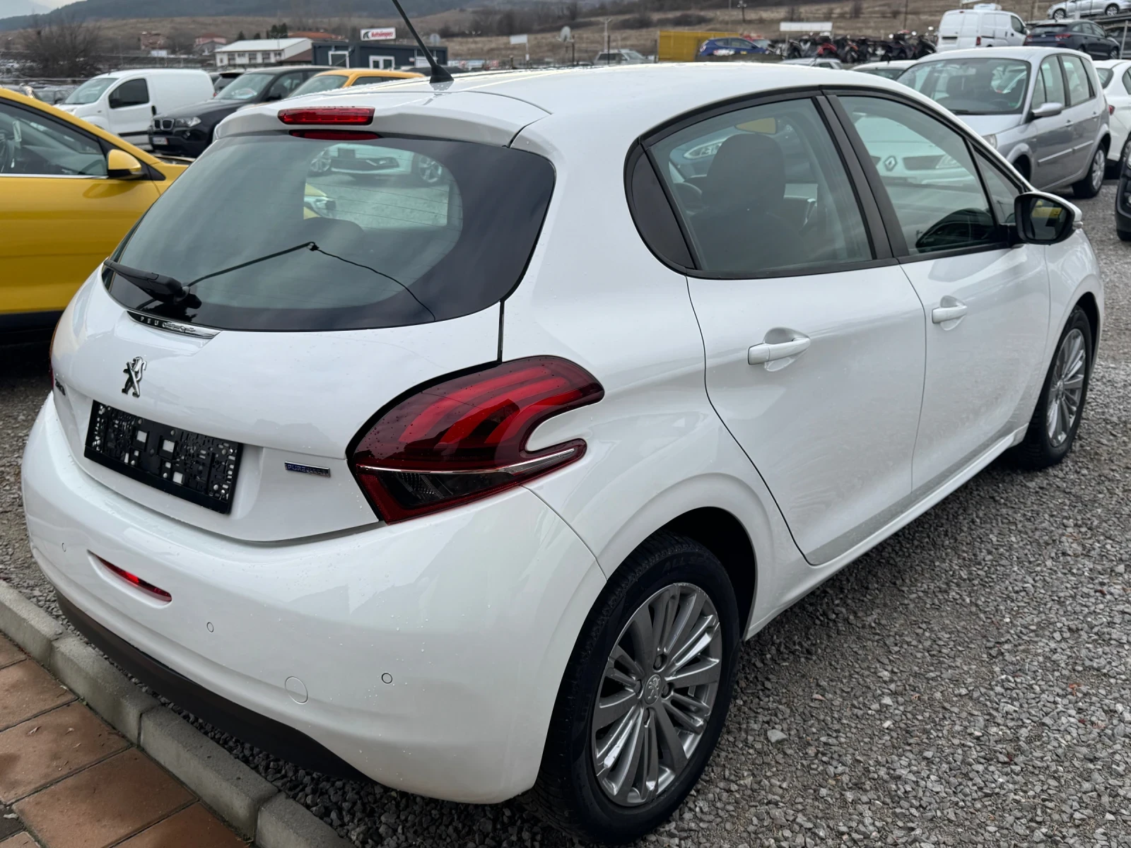 Peugeot 208 1.2i GAZ FACE LIFT - изображение 4