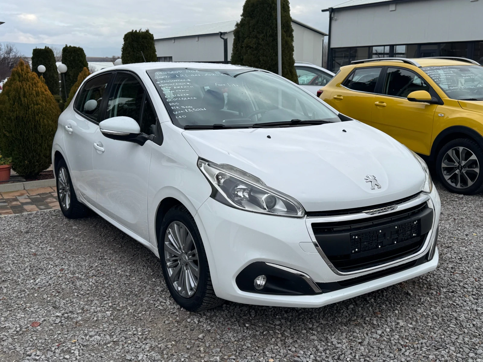 Peugeot 208 1.2i GAZ FACE LIFT - изображение 3