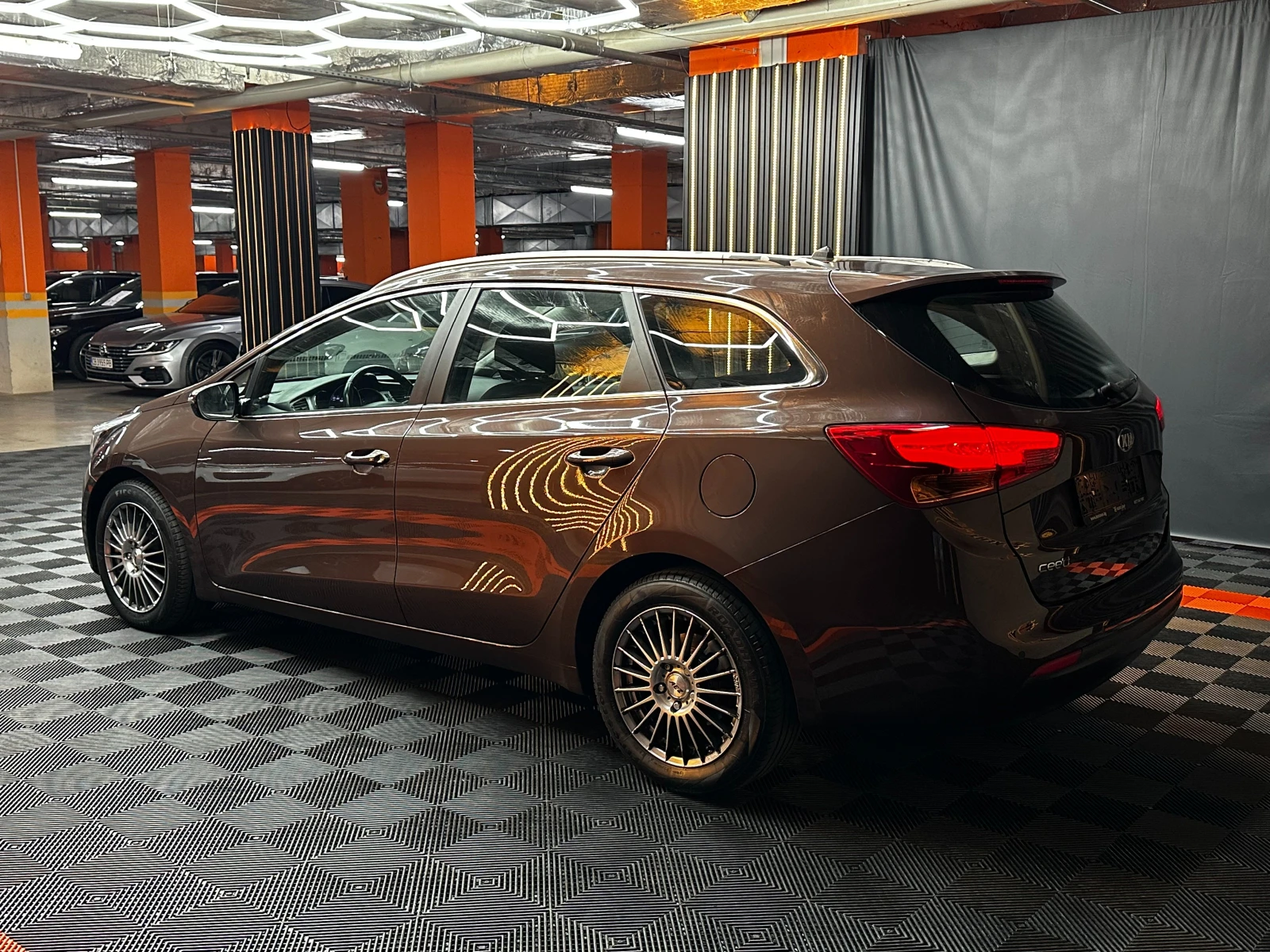 Kia Ceed Автоматик/1.6d 128 к.с./ГАРАНЦИЯ/БАРТЕР/ЛИЗИНГ/, снимка 5 - Автомобили и джипове - 50736871