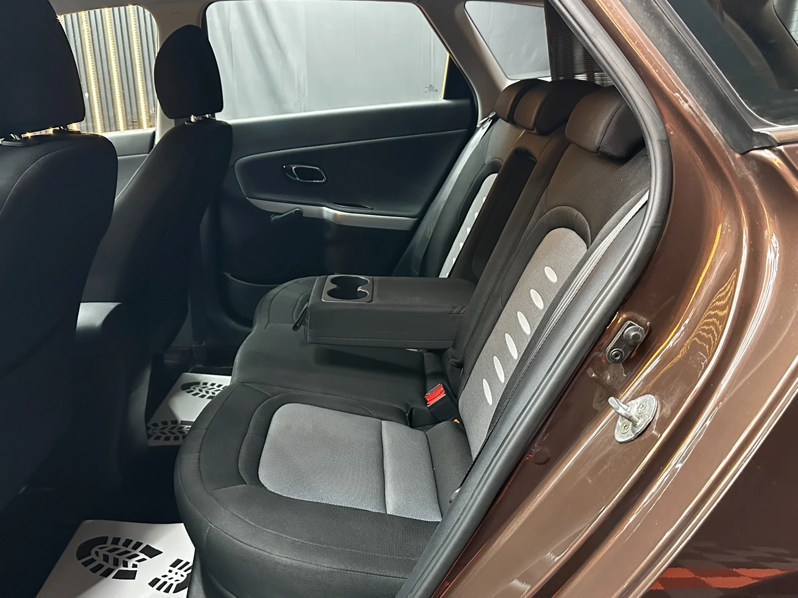 Kia Ceed Автоматик/1.6d 128 к.с./ГАРАНЦИЯ/БАРТЕР/ЛИЗИНГ/, снимка 9 - Автомобили и джипове - 50736871