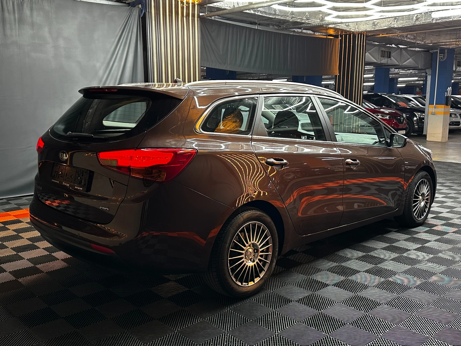 Kia Ceed Автоматик/1.6d 128 к.с./ГАРАНЦИЯ/БАРТЕР/ЛИЗИНГ/, снимка 4 - Автомобили и джипове - 50736871