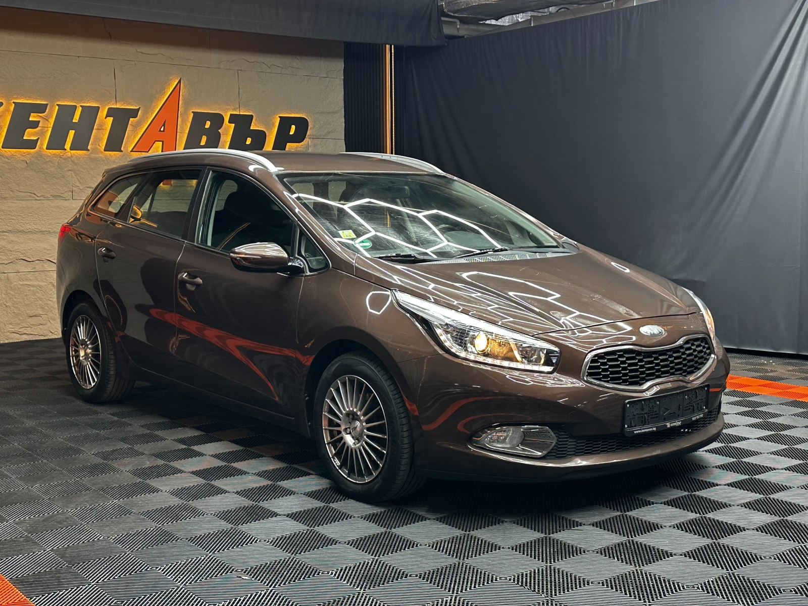 Kia Ceed Автоматик/1.6d 128 к.с./ГАРАНЦИЯ/БАРТЕР/ЛИЗИНГ/, снимка 3 - Автомобили и джипове - 50736871