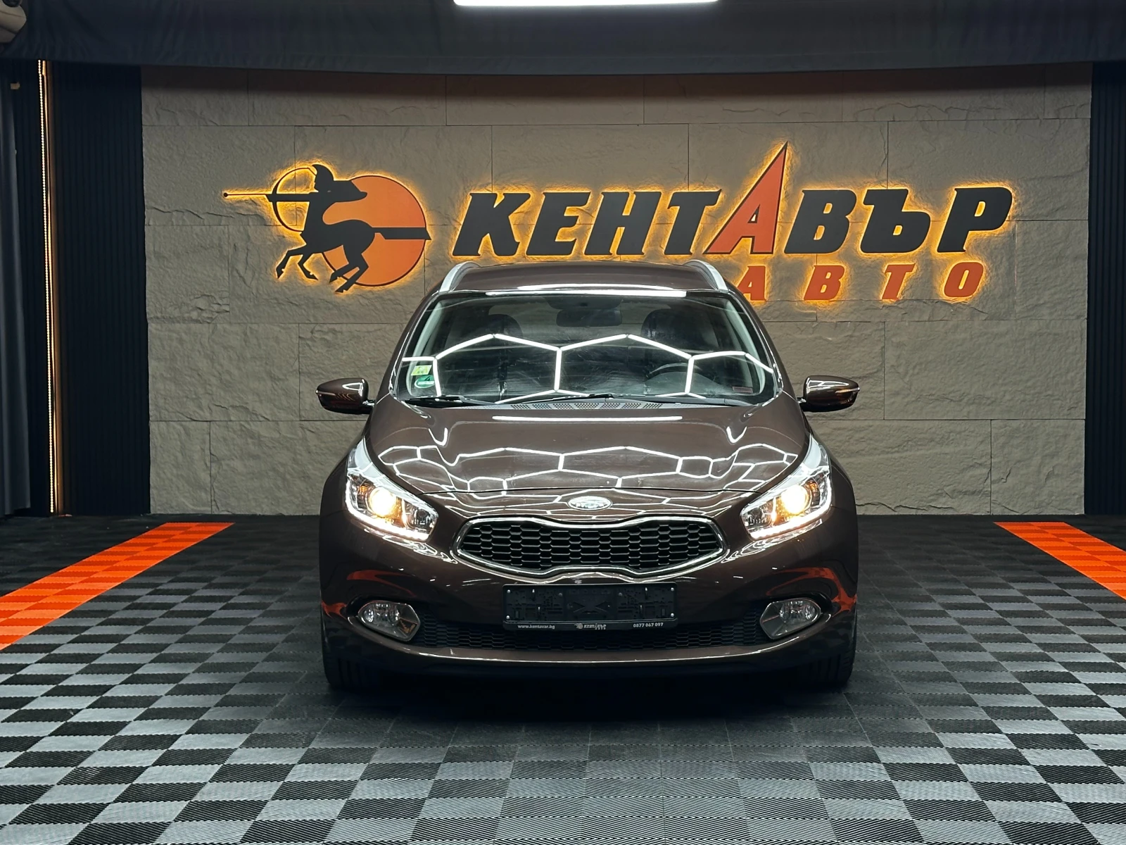 Kia Ceed Автоматик/1.6d 128 к.с./ГАРАНЦИЯ/БАРТЕР/ЛИЗИНГ/, снимка 2 - Автомобили и джипове - 50736871