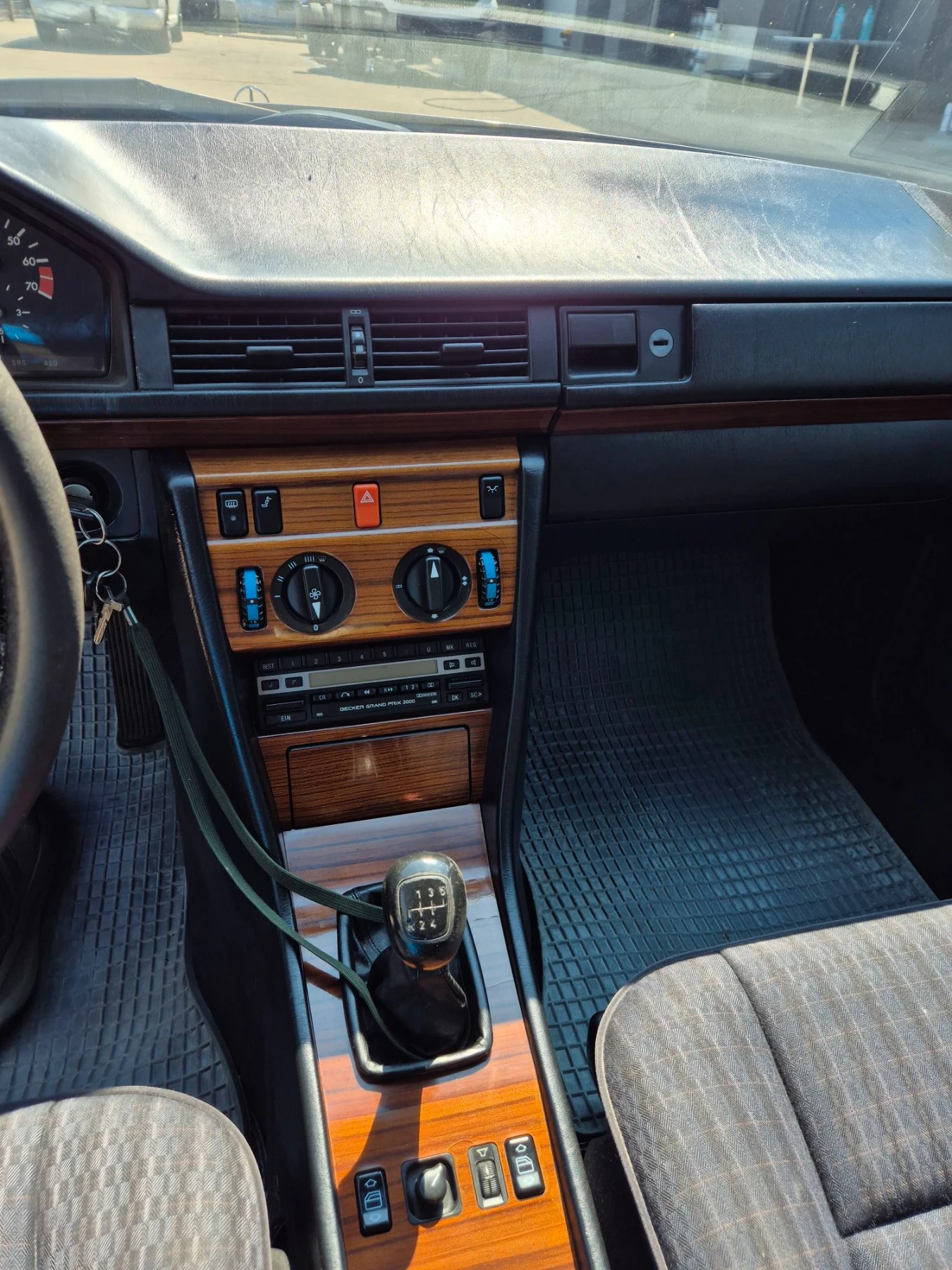 Mercedes-Benz 124 НОВ ВНОС, снимка 15 - Автомобили и джипове - 51070635