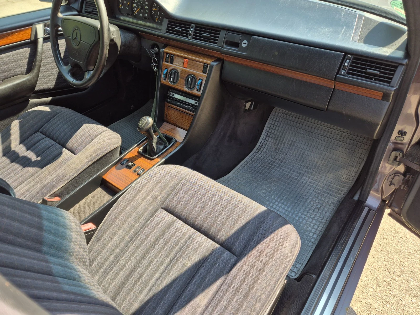 Mercedes-Benz 124 НОВ ВНОС, снимка 9 - Автомобили и джипове - 51070635