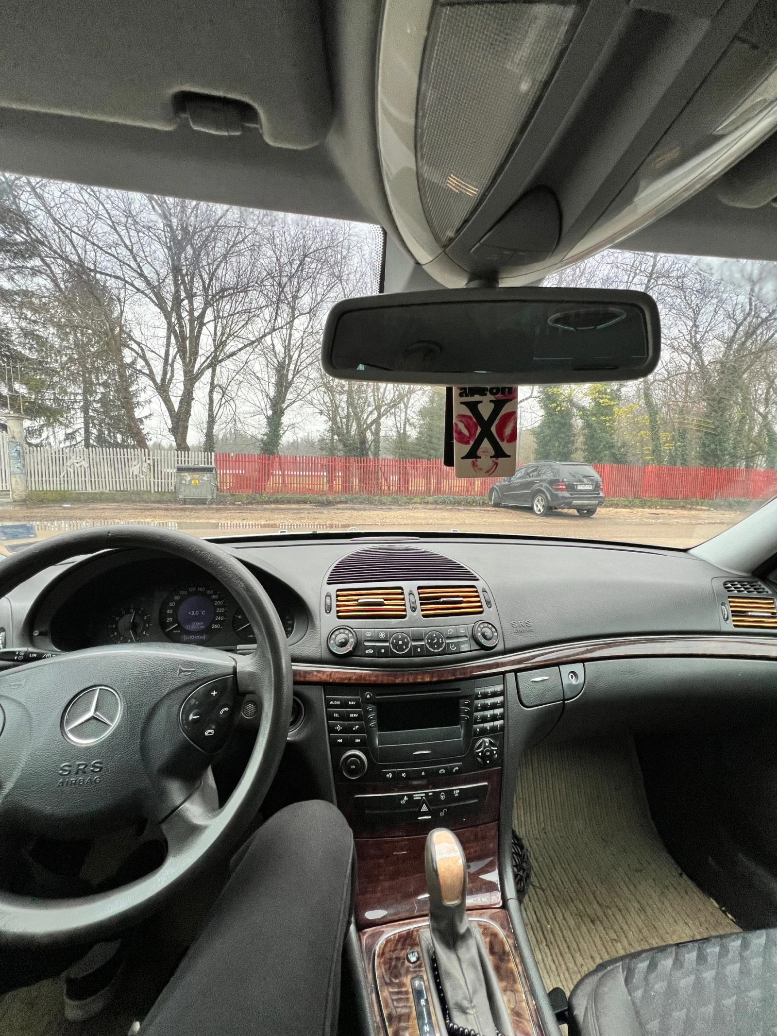 Mercedes-Benz E 200  - изображение 7