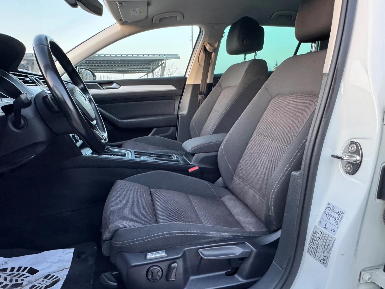 VW Passat 2.0TDI АВТОМАТ ИТАЛИЯ, снимка 8 - Автомобили и джипове - 53841017