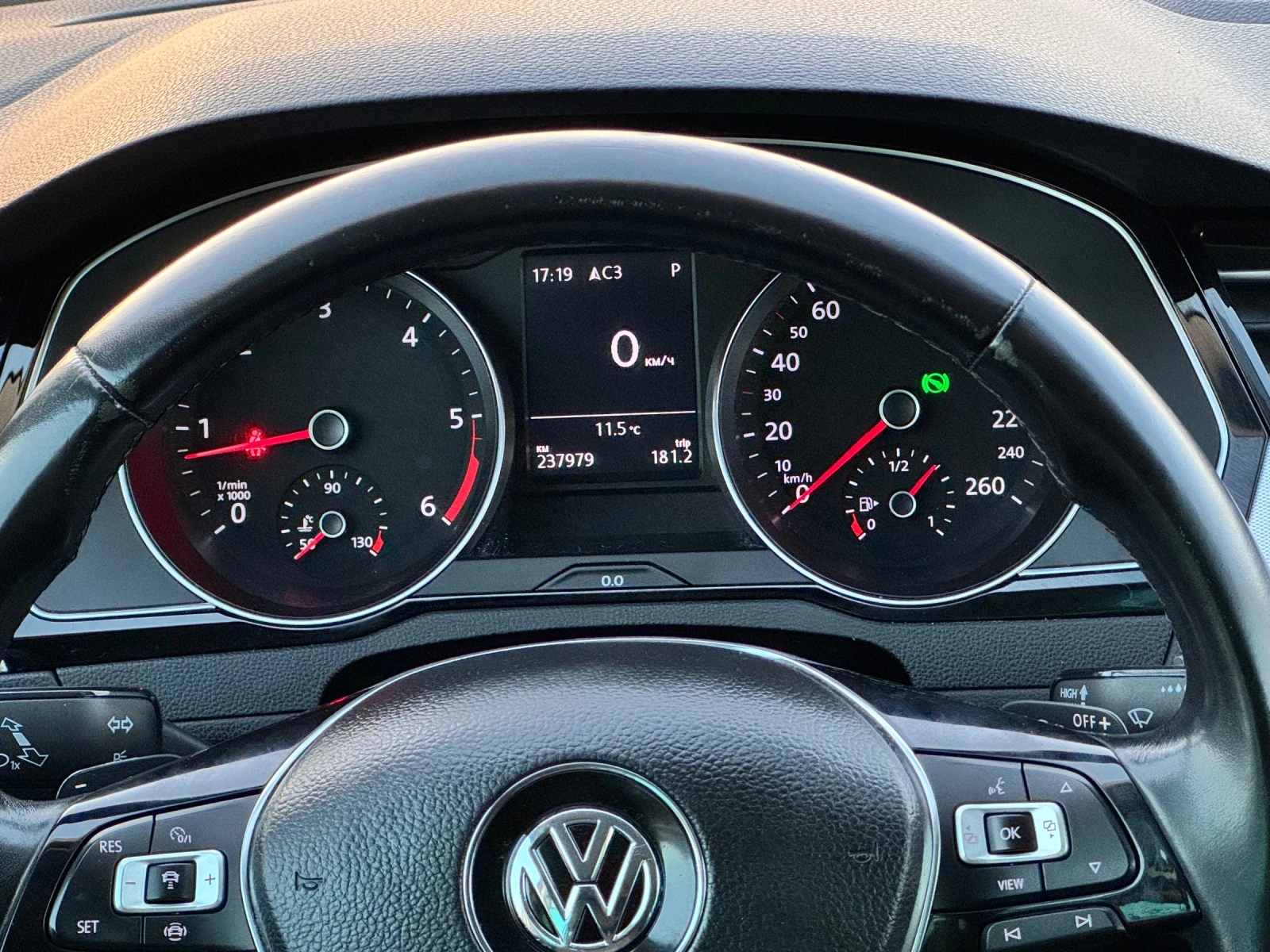 VW Passat 2.0TDI АВТОМАТ ИТАЛИЯ, снимка 12 - Автомобили и джипове - 53841017