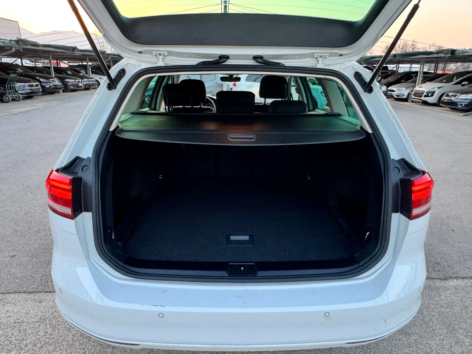 VW Passat 2.0TDI АВТОМАТ ИТАЛИЯ, снимка 10 - Автомобили и джипове - 53841017