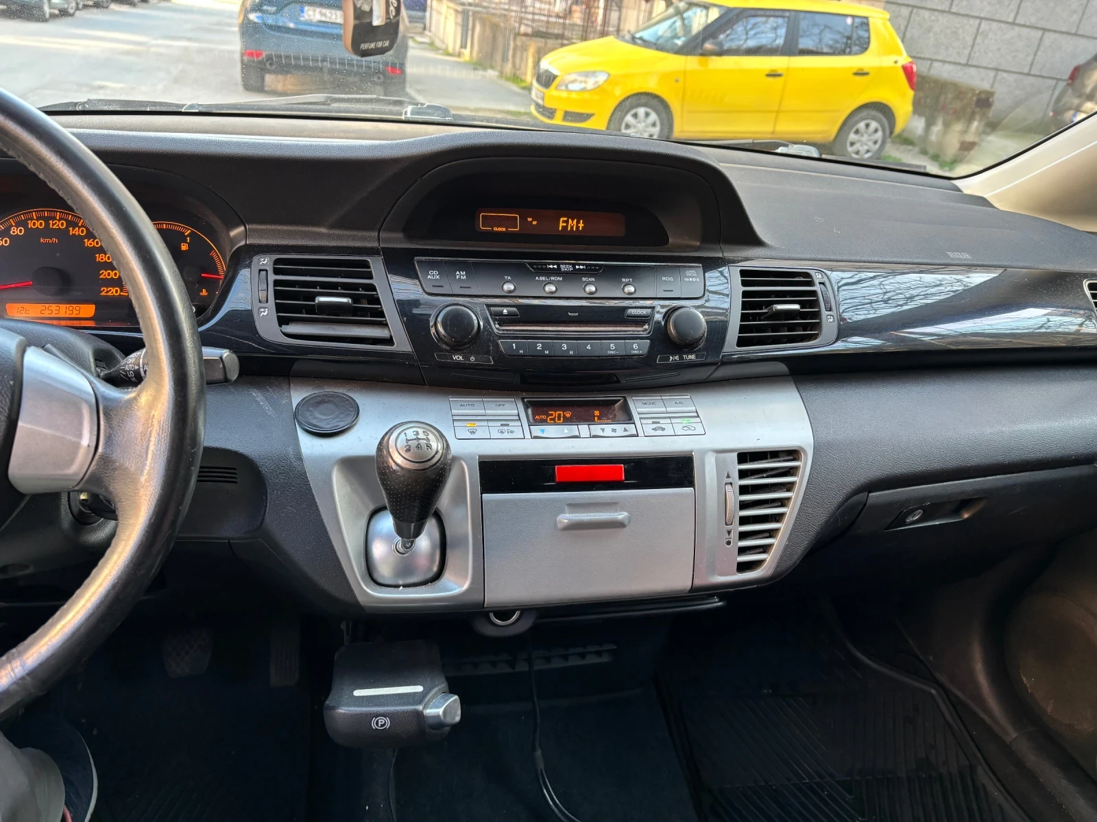 Honda Fr-v, снимка 8 - Автомобили и джипове - 53841557