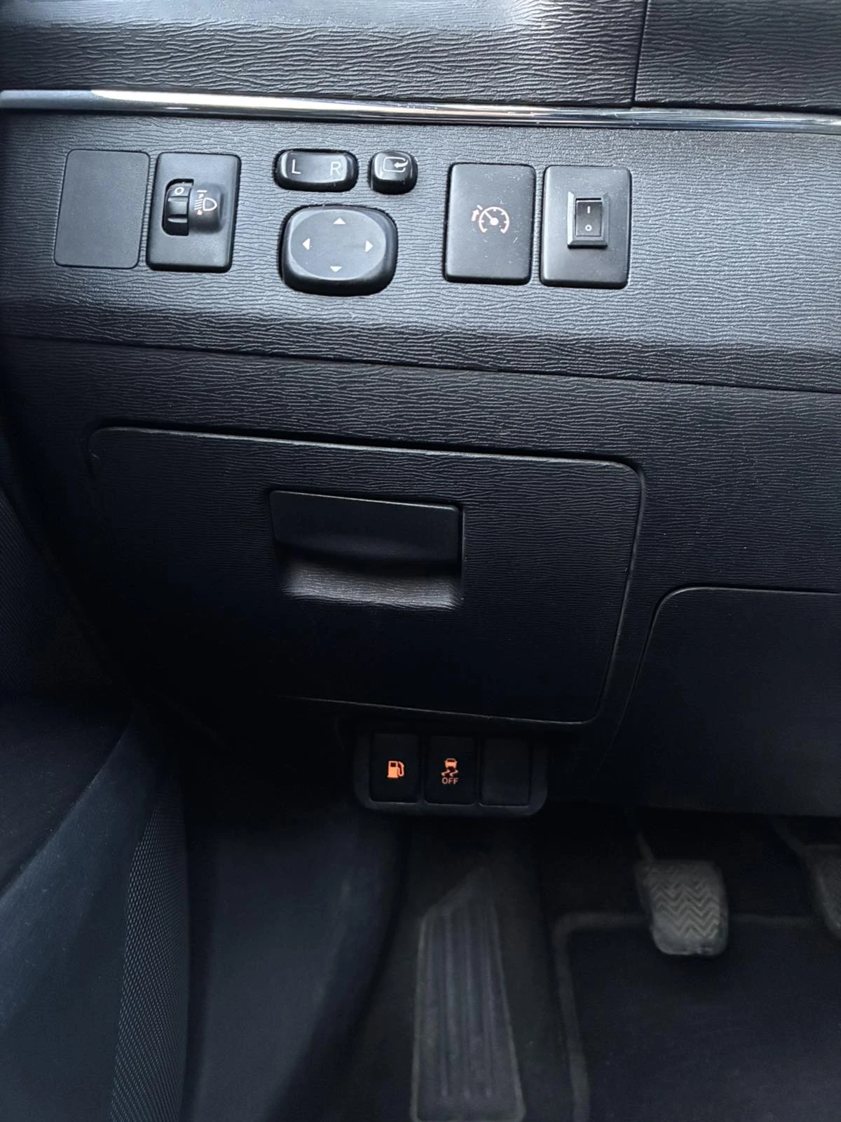 Toyota Avensis 2.2 D4D N1, снимка 12 - Автомобили и джипове - 53848818