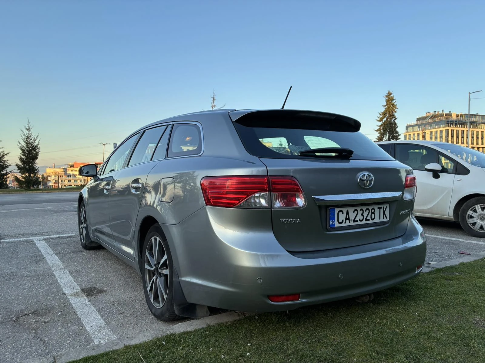 Toyota Avensis 2.2 D4D N1, снимка 4 - Автомобили и джипове - 53848818
