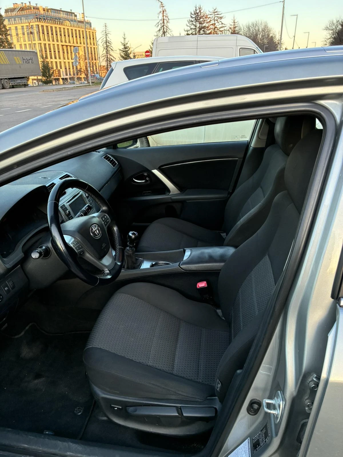 Toyota Avensis 2.2 D4D N1, снимка 9 - Автомобили и джипове - 53848818