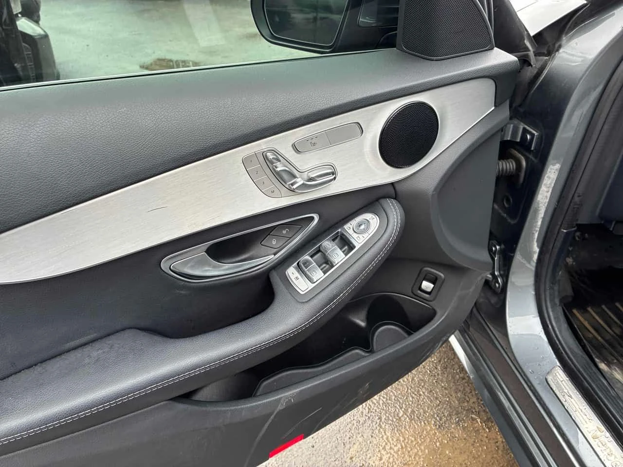 Mercedes-Benz C 300 * CARFAX * Панорама * Подгрев * , снимка 11 - Автомобили и джипове - 54060314