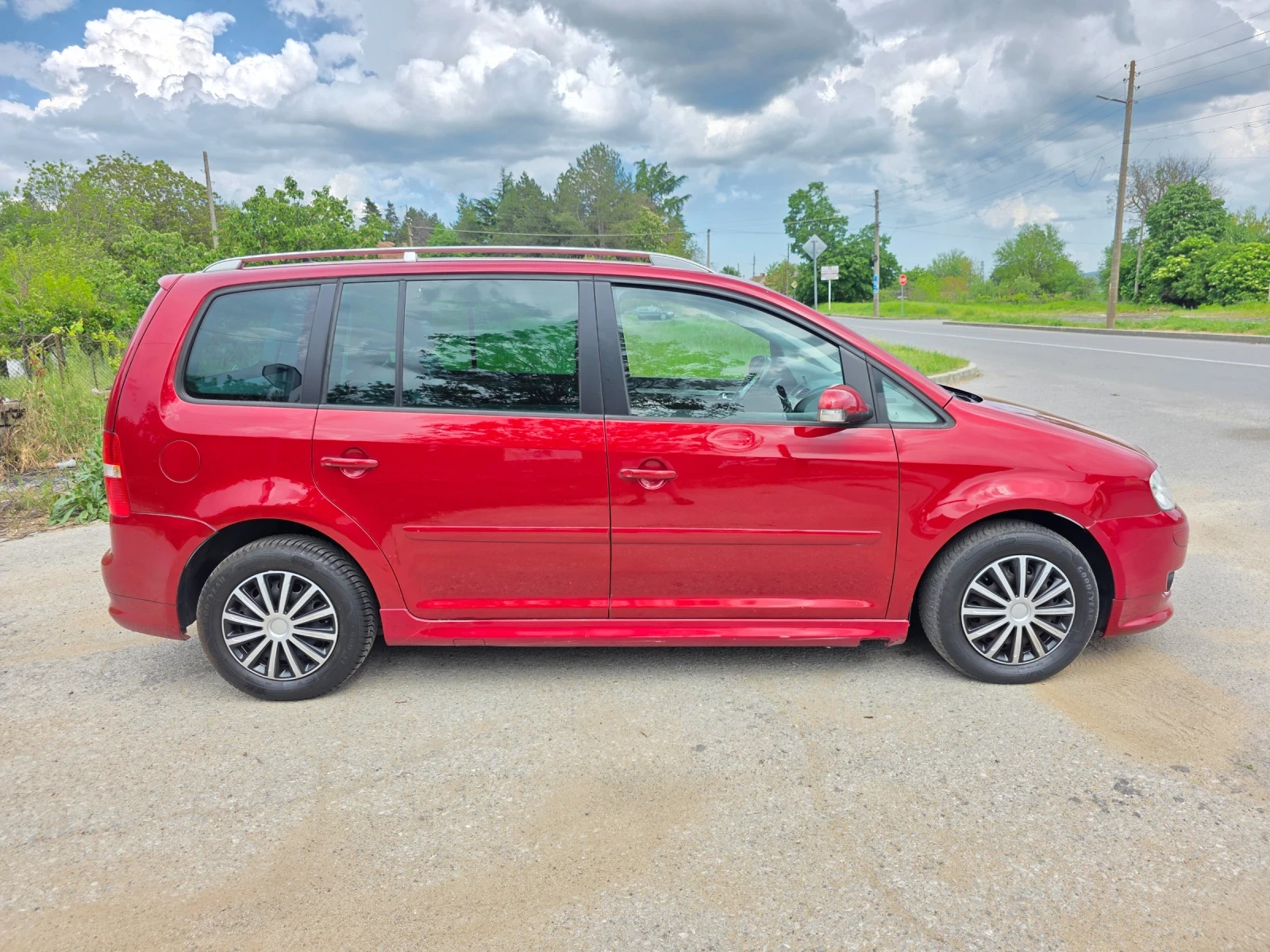 VW Touran, снимка 8 - Автомобили и джипове - 54651875