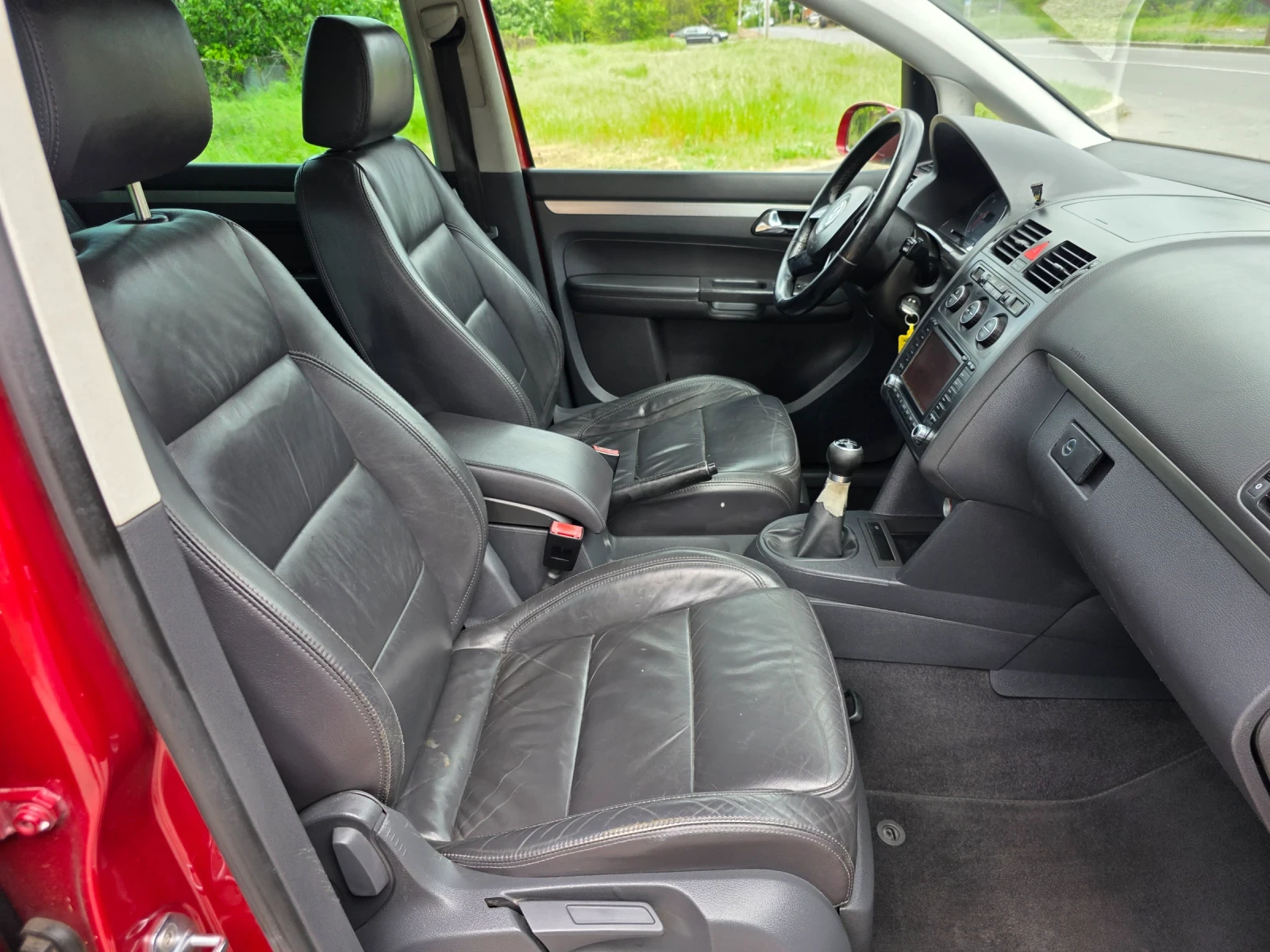 VW Touran, снимка 6 - Автомобили и джипове - 54651875