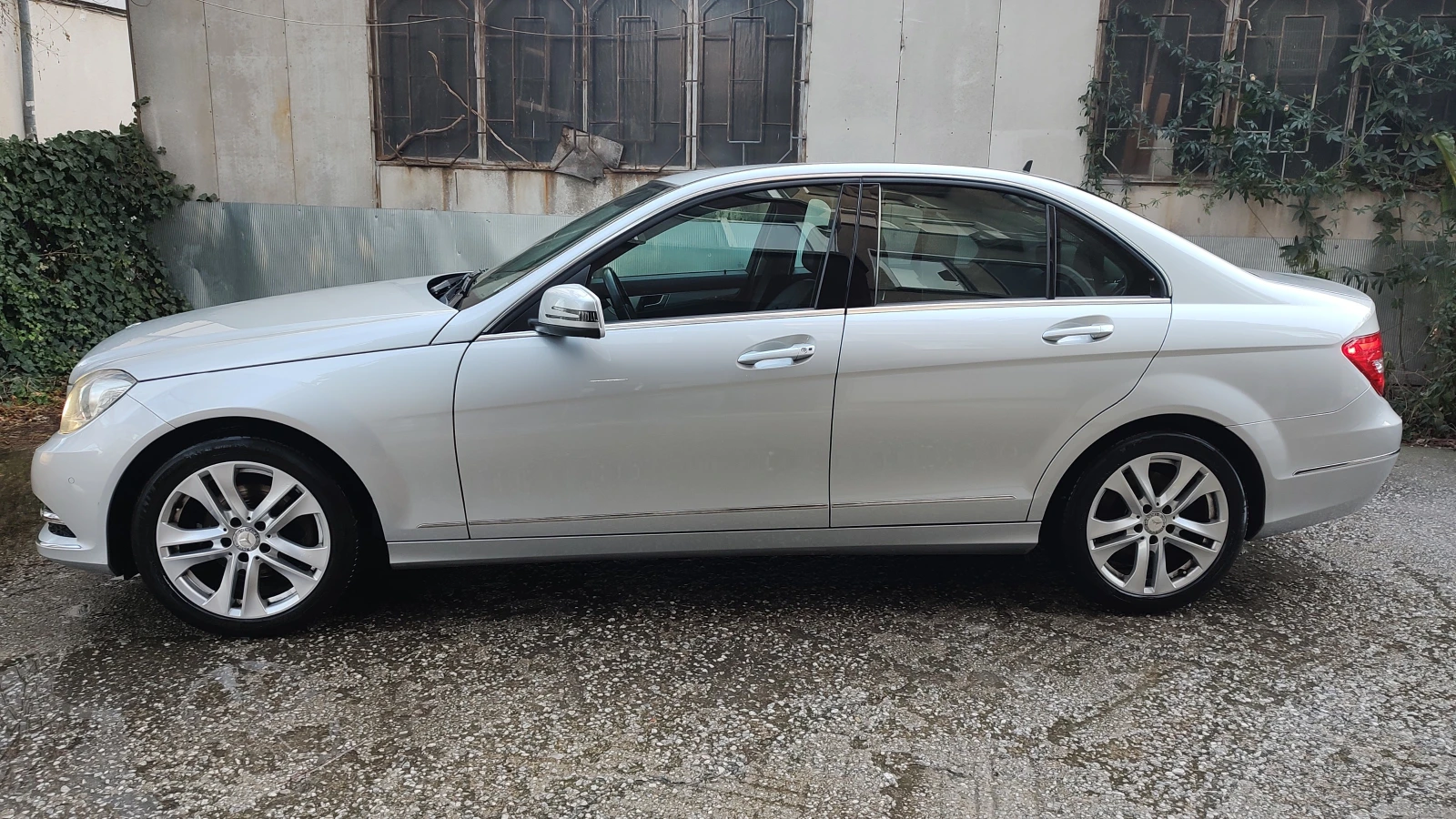 Mercedes-Benz C 200, снимка 2 - Автомобили и джипове - 54814553