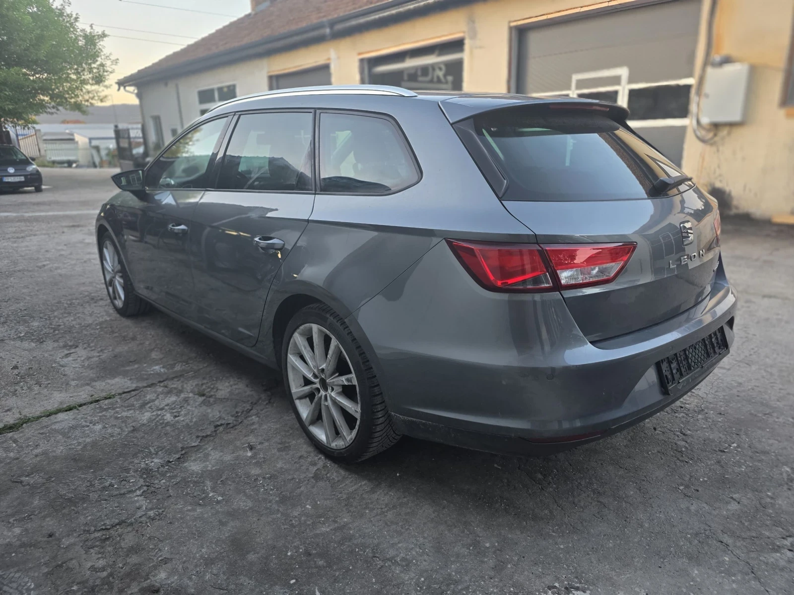 Seat Leon ST 1.6TDI 110кс. ECOMOTIVE , снимка 3 - Автомобили и джипове - 54828320