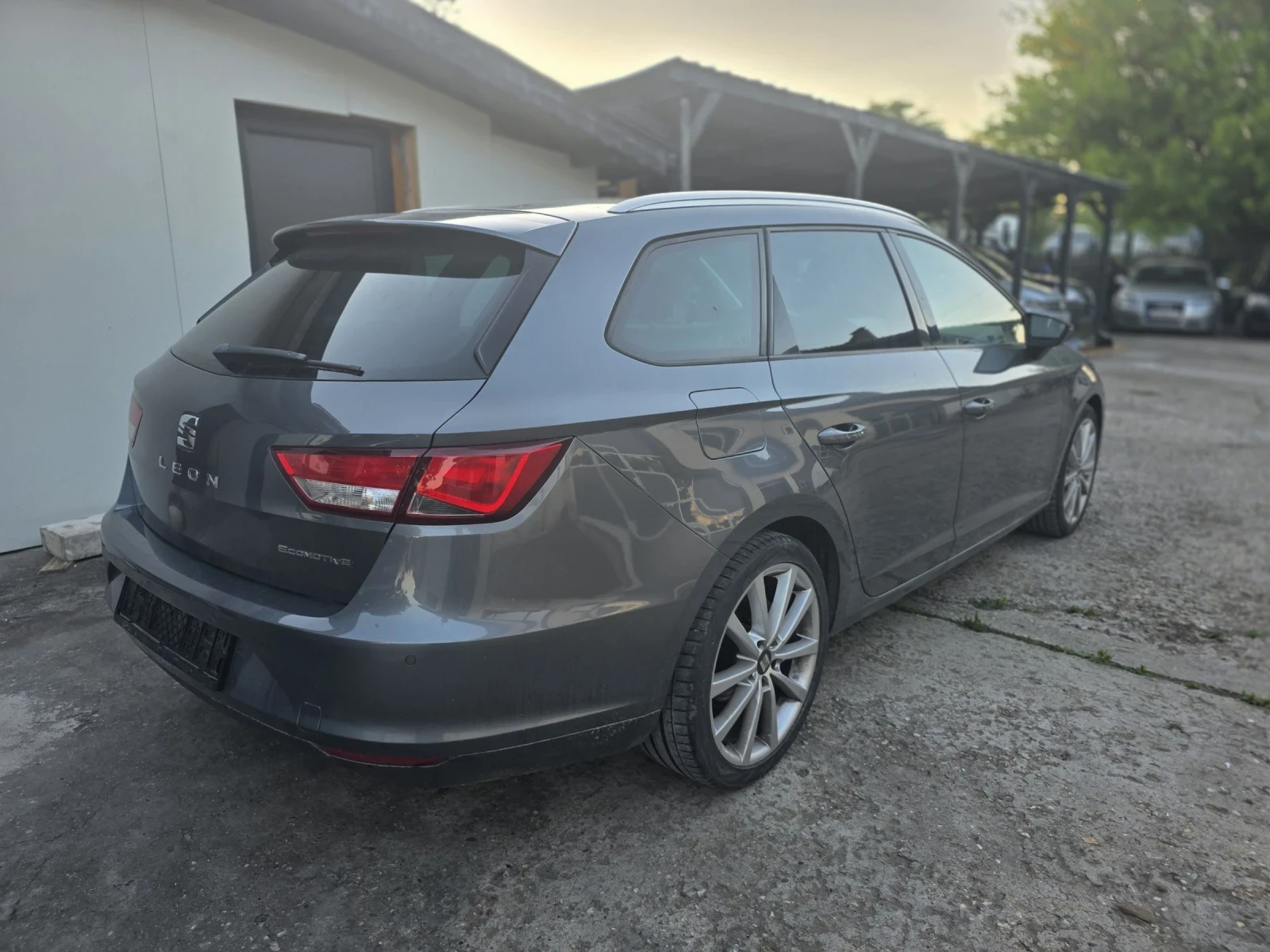 Seat Leon ST 1.6TDI 110кс. ECOMOTIVE , снимка 2 - Автомобили и джипове - 54828320
