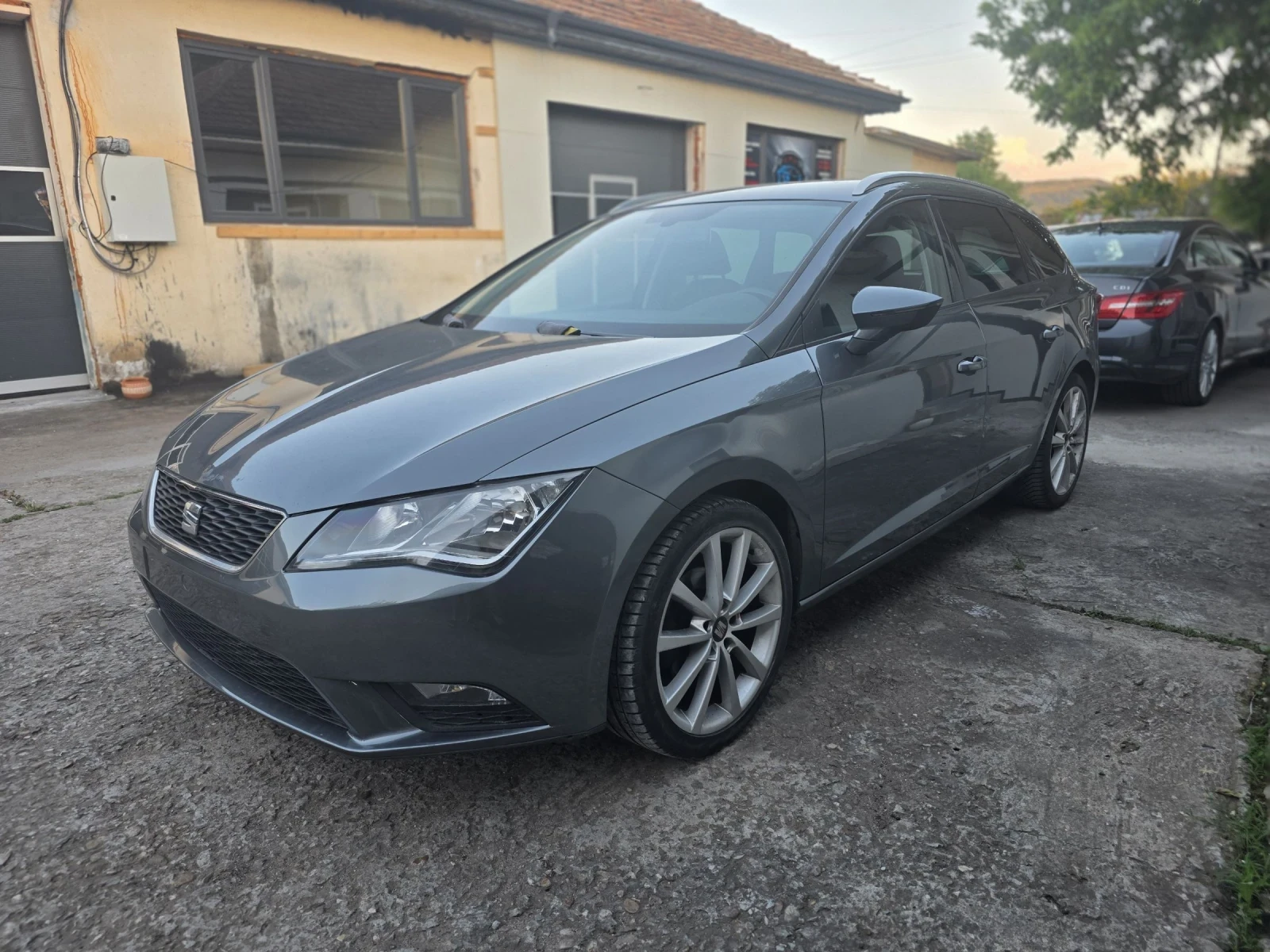 Seat Leon ST 1.6TDI 110кс. ECOMOTIVE , снимка 4 - Автомобили и джипове - 54828320