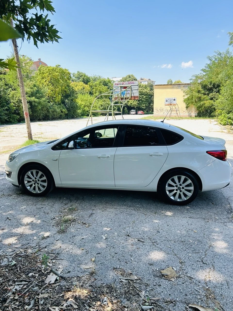Opel Astra 1.6 CDTI Гаранция + сервизна книжка, снимка 10 - Автомобили и джипове - 54960303