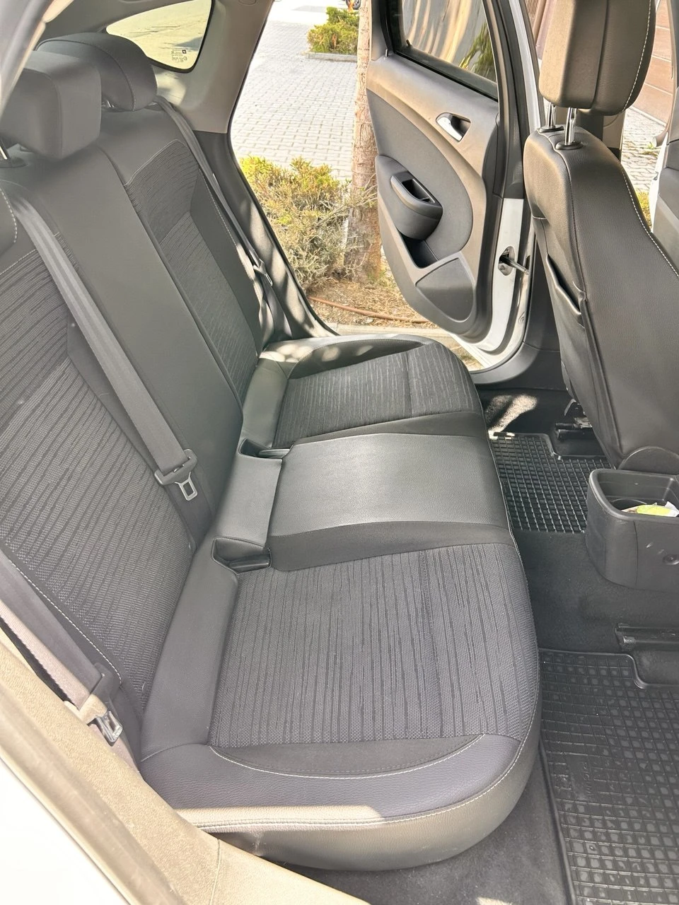 Opel Astra 1.6 CDTI Гаранция + сервизна книжка, снимка 10 - Автомобили и джипове - 55180977