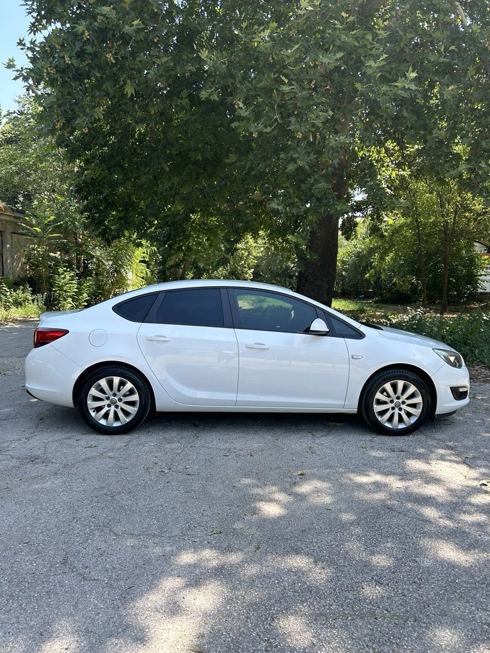 Opel Astra 1.6 CDTI Гаранция + сервизна книжка, снимка 4 - Автомобили и джипове - 54960303